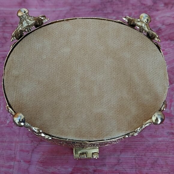 Vtg Oval Gold Tone Filigree Ormolu Footed Jewelry Box w/ Clear Glass Hinged Top - Picture 7 of 16